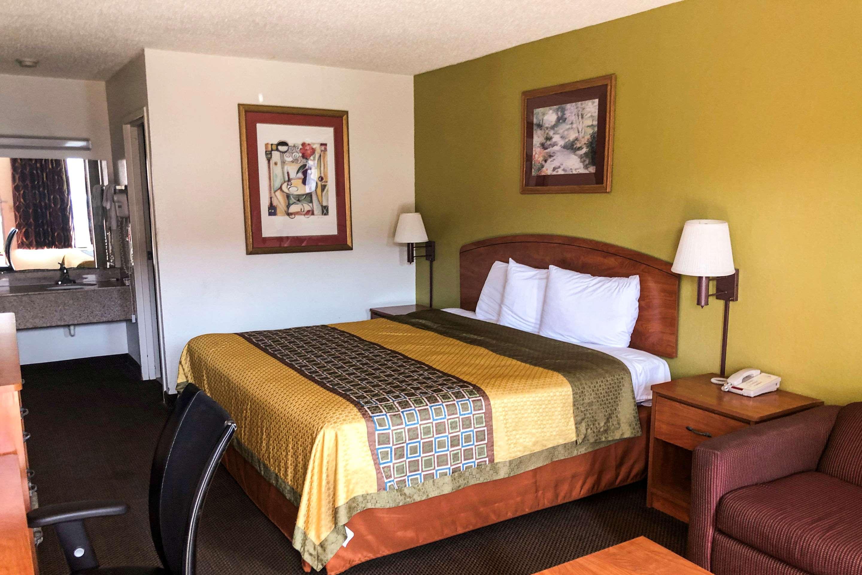 Rodeway Inn סנדסטון מראה חיצוני תמונה