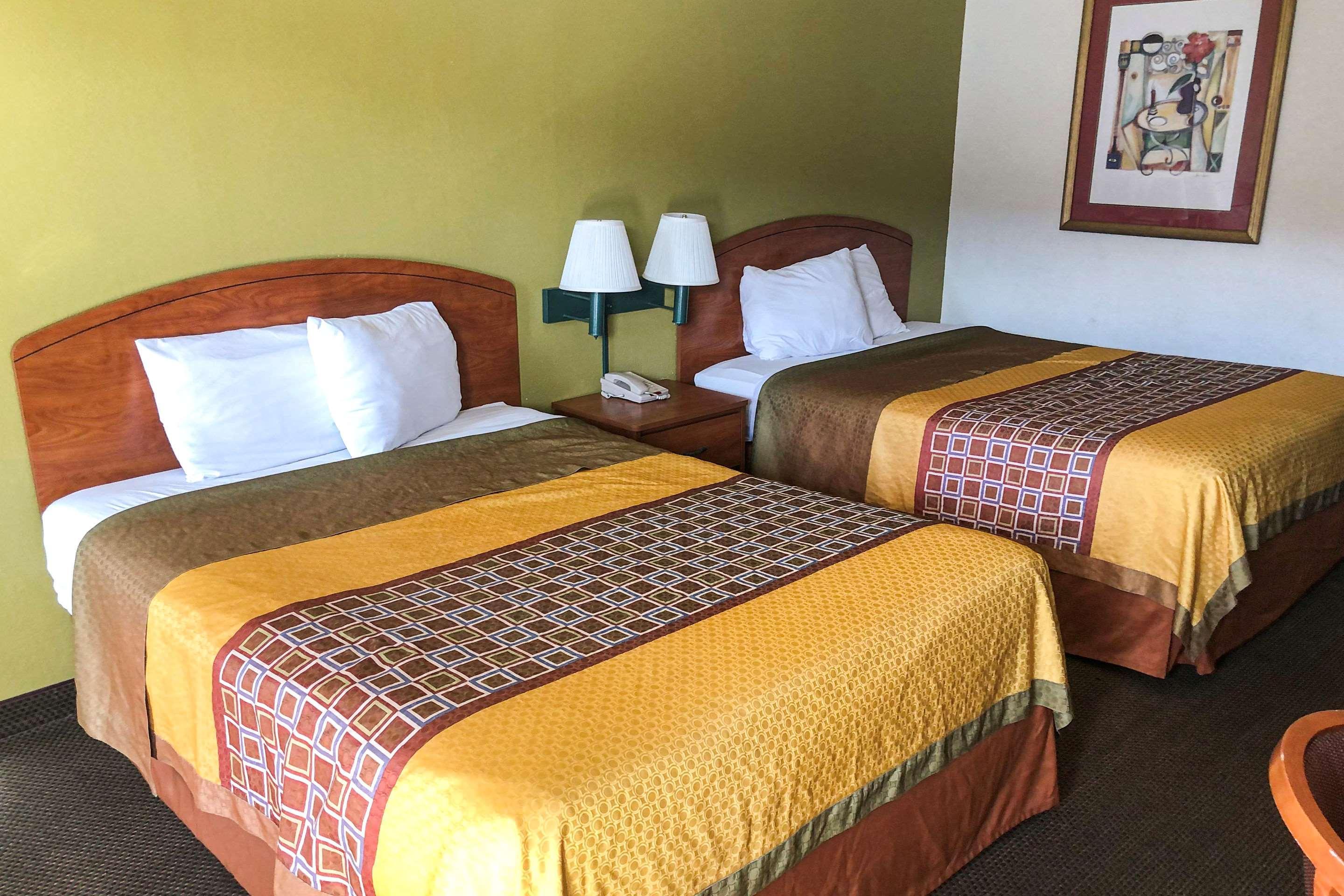Rodeway Inn סנדסטון מראה חיצוני תמונה