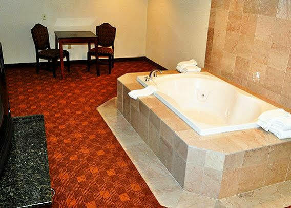 Rodeway Inn סנדסטון מראה חיצוני תמונה